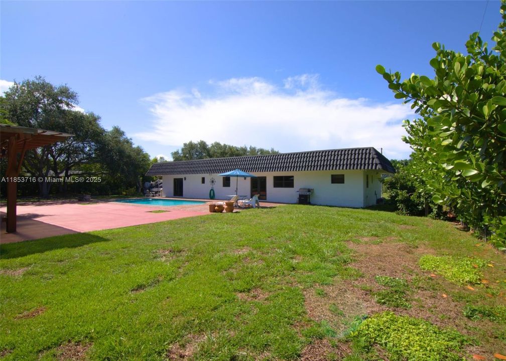 На продажу: $925,000 (3 спален, 2 ванн, 2115 Квадратных фут)