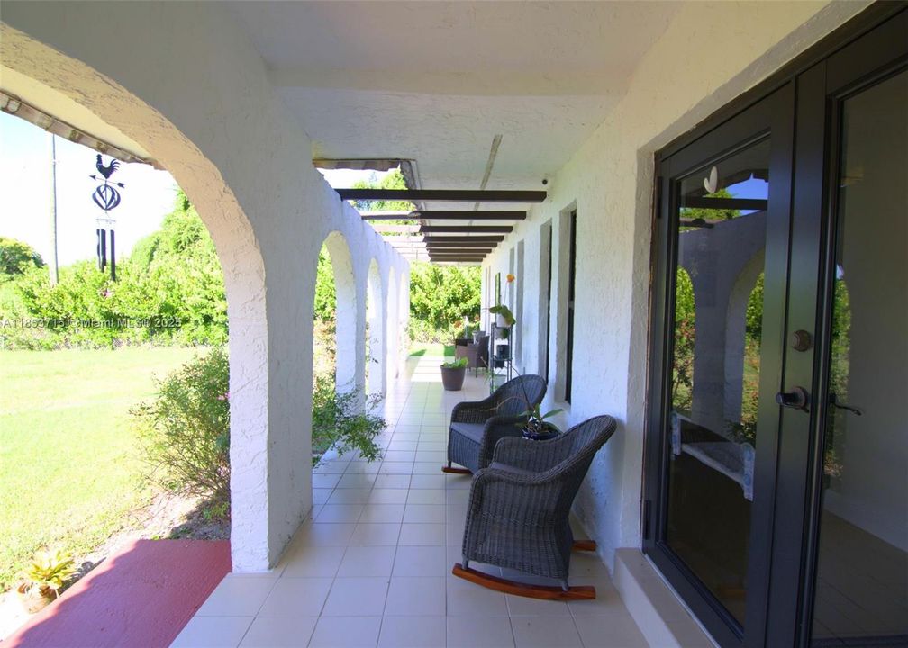 На продажу: $925,000 (3 спален, 2 ванн, 2115 Квадратных фут)