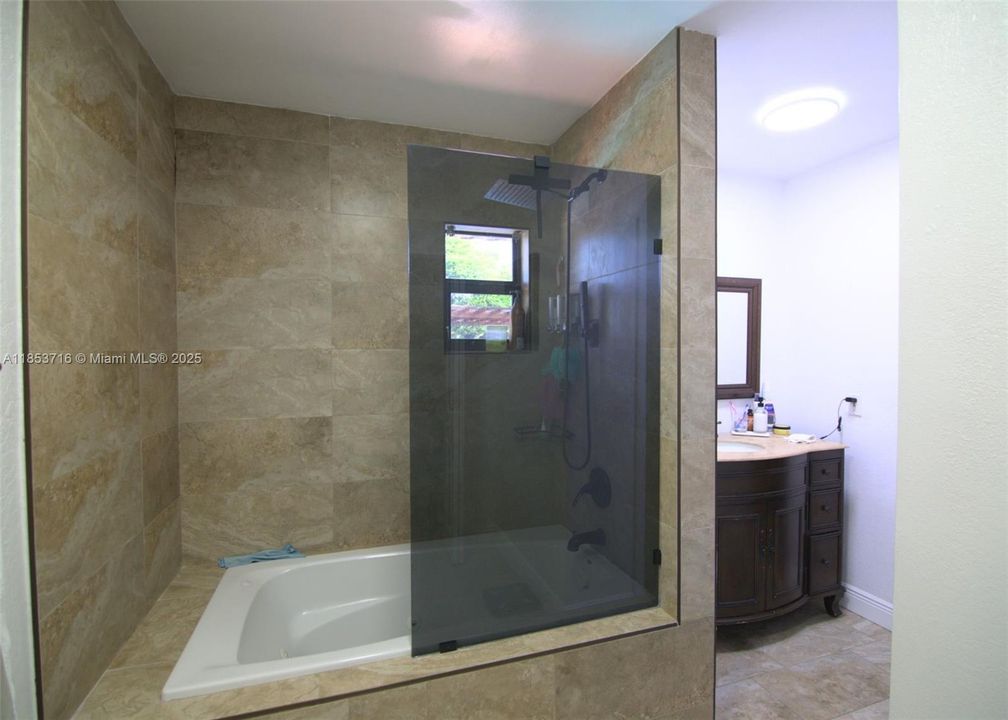 На продажу: $925,000 (3 спален, 2 ванн, 2115 Квадратных фут)