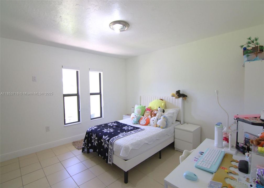 На продажу: $925,000 (3 спален, 2 ванн, 2115 Квадратных фут)