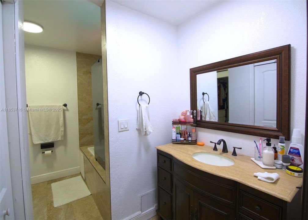 На продажу: $925,000 (3 спален, 2 ванн, 2115 Квадратных фут)