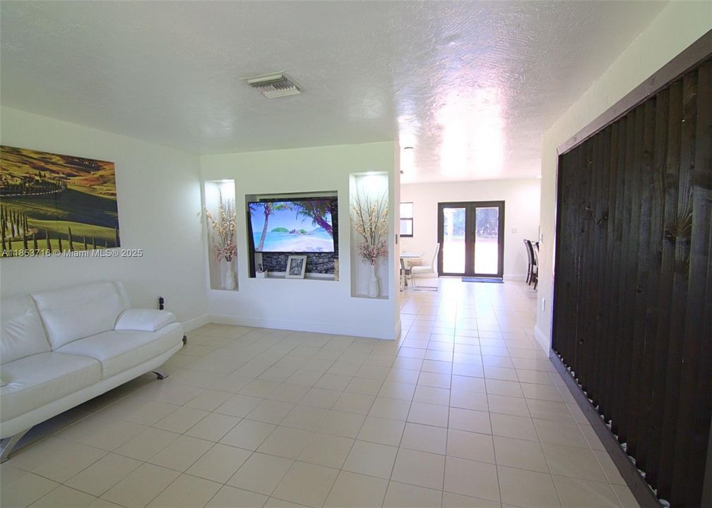 На продажу: $925,000 (3 спален, 2 ванн, 2115 Квадратных фут)