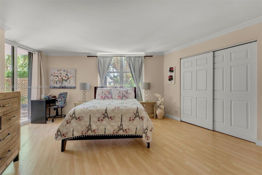 На продажу: $355,000 (1 спален, 1 ванн, 1200 Квадратных фут)