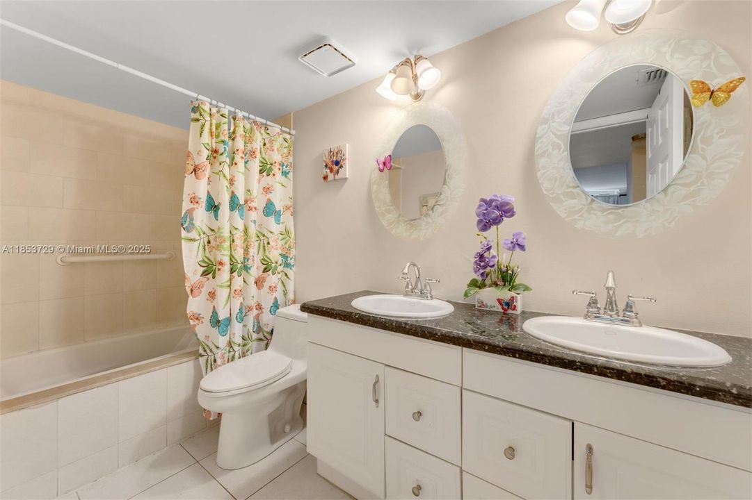 На продажу: $355,000 (1 спален, 1 ванн, 1200 Квадратных фут)