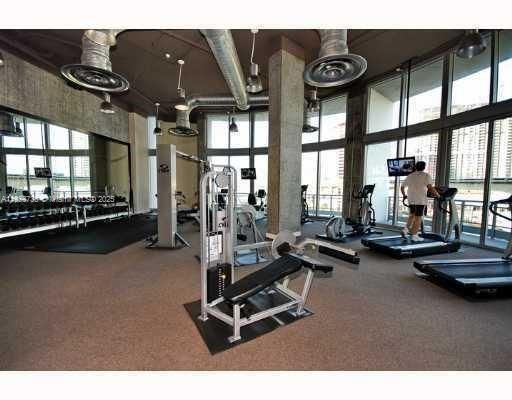 Active With Contract: $315,000 (0 beds, 1 baths, 638 Square Feet)