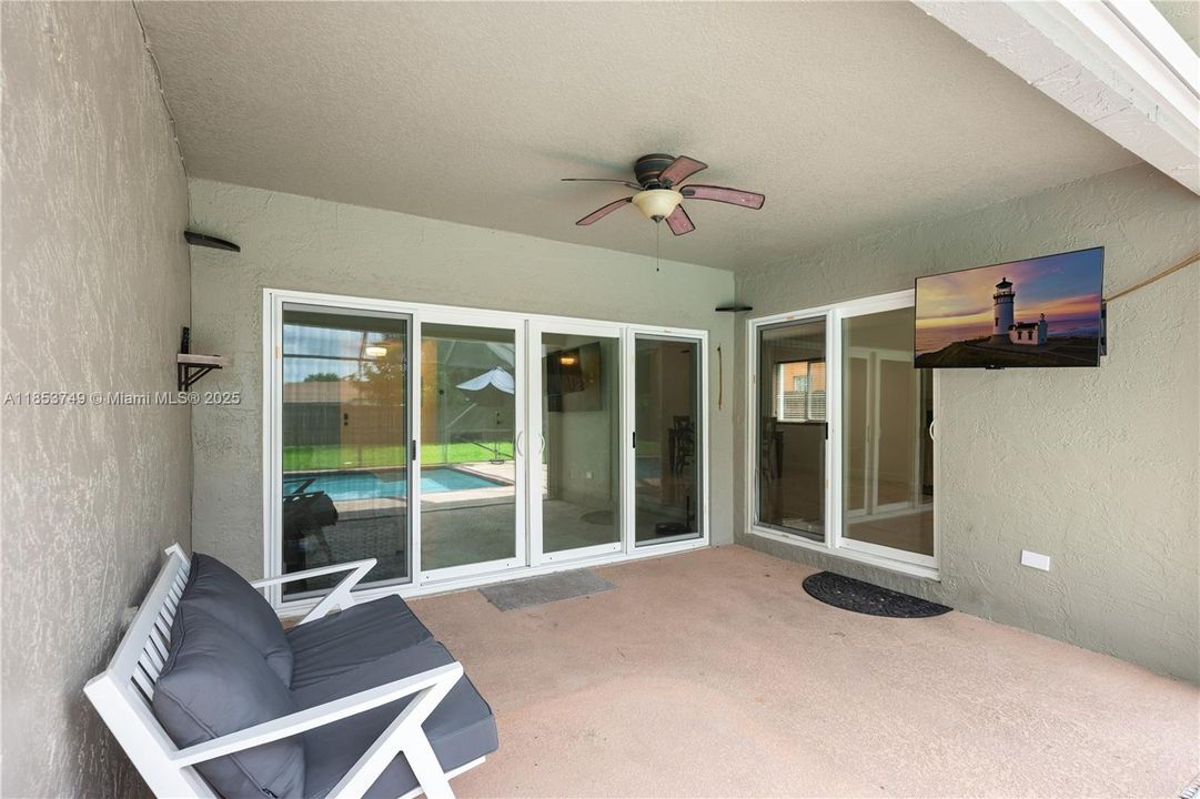 最近售出: $665,000 (4 贝兹, 2 浴室, 1885 平方英尺)