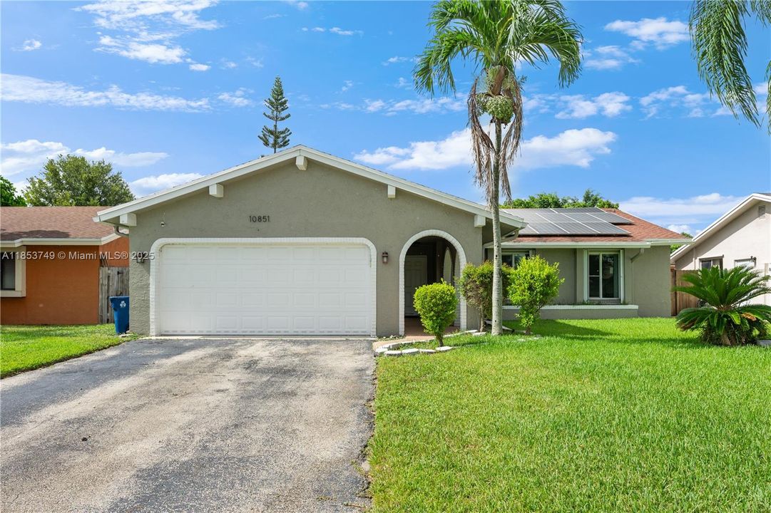 最近售出: $665,000 (4 贝兹, 2 浴室, 1885 平方英尺)