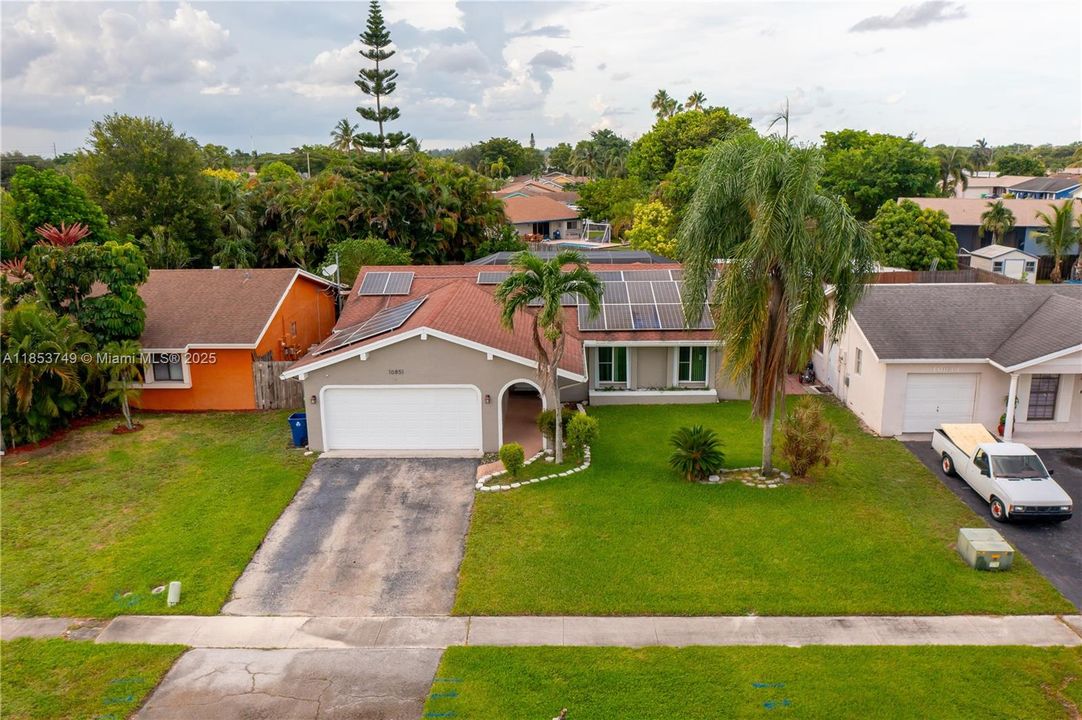 最近售出: $665,000 (4 贝兹, 2 浴室, 1885 平方英尺)