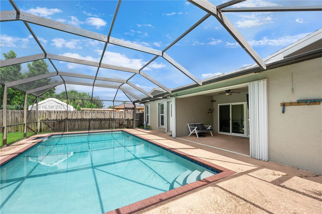 最近售出: $665,000 (4 贝兹, 2 浴室, 1885 平方英尺)