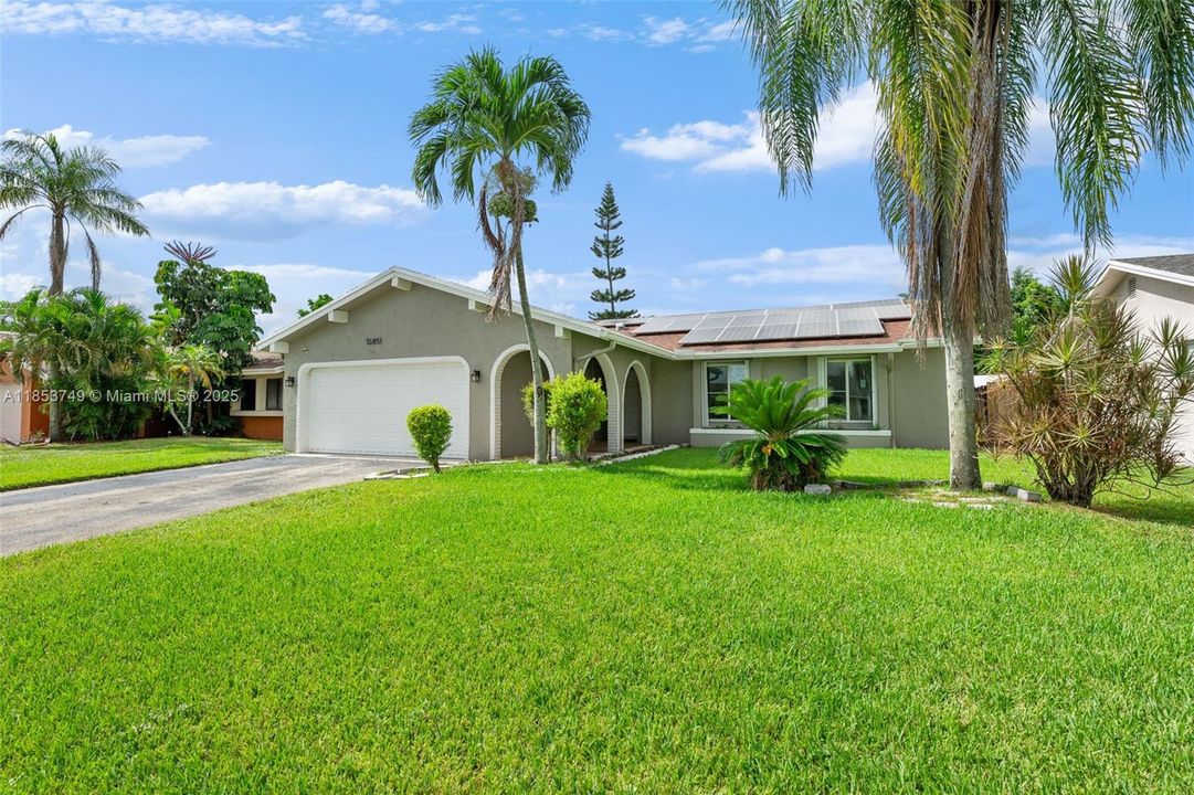 最近售出: $665,000 (4 贝兹, 2 浴室, 1885 平方英尺)