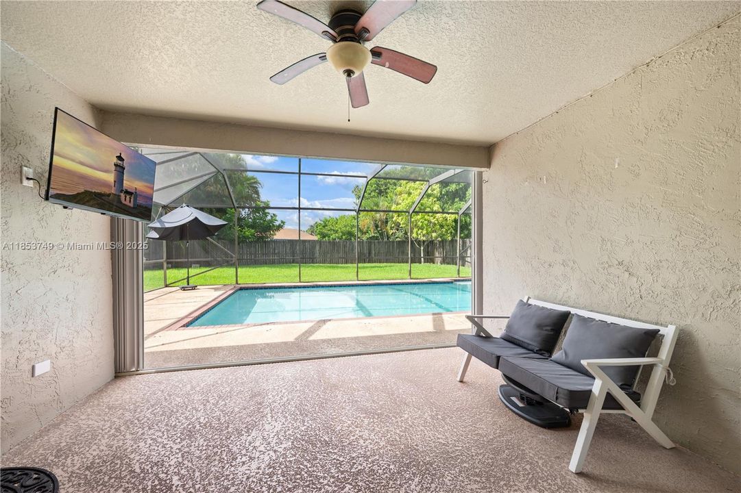 最近售出: $665,000 (4 贝兹, 2 浴室, 1885 平方英尺)