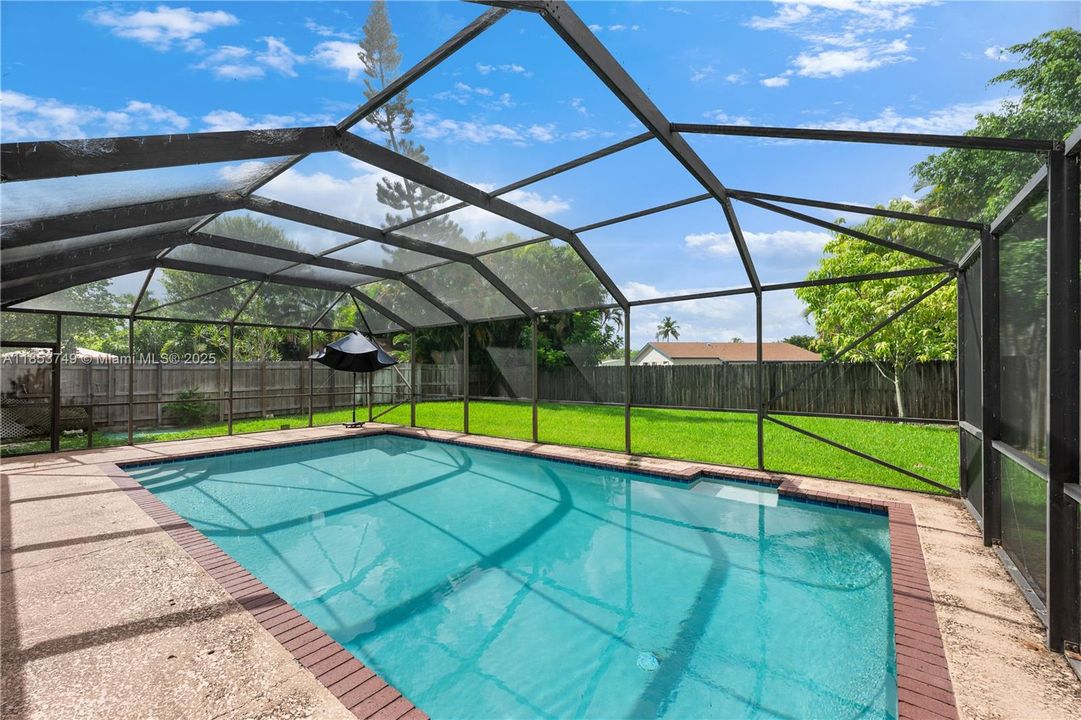 最近售出: $665,000 (4 贝兹, 2 浴室, 1885 平方英尺)