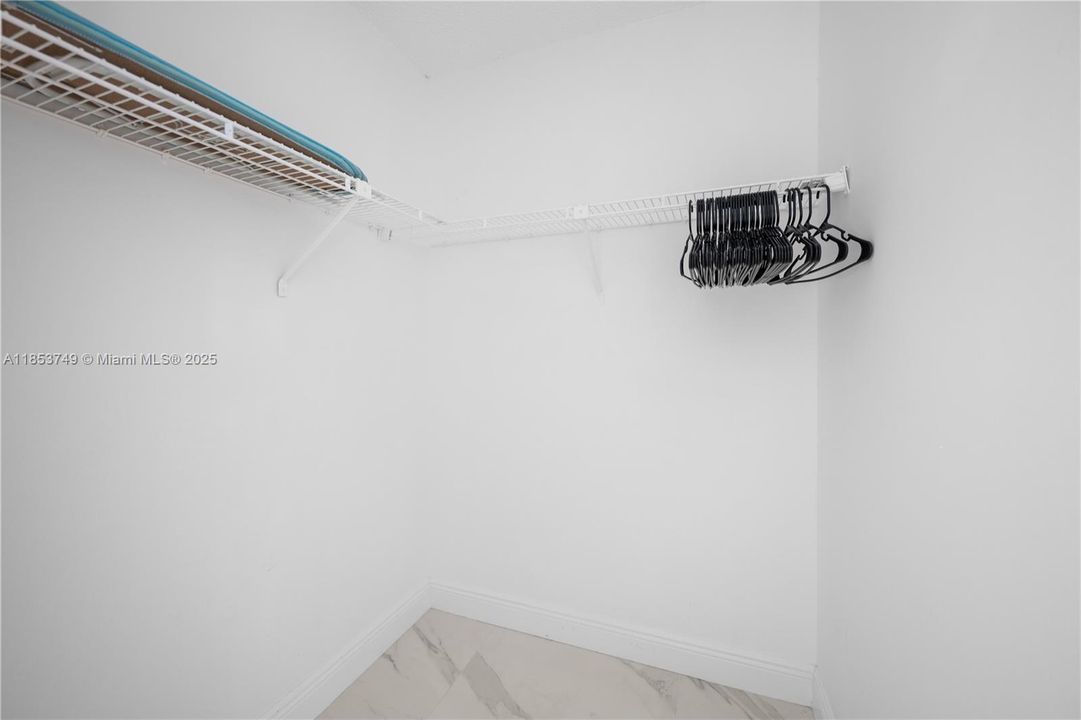 最近售出: $665,000 (4 贝兹, 2 浴室, 1885 平方英尺)