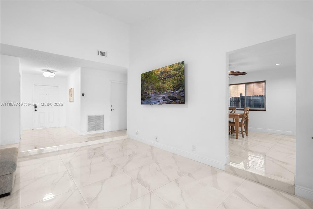 最近售出: $665,000 (4 贝兹, 2 浴室, 1885 平方英尺)