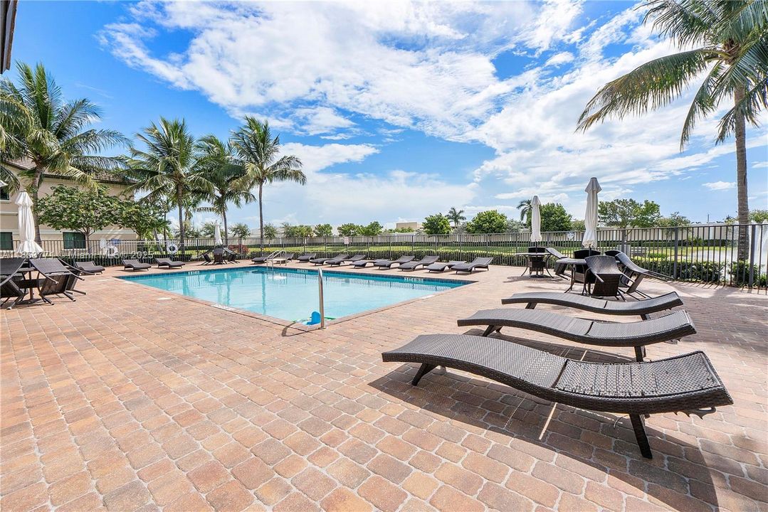 Recently Sold: $519,900 (3 beds, 2 baths, 1303 Square Feet)