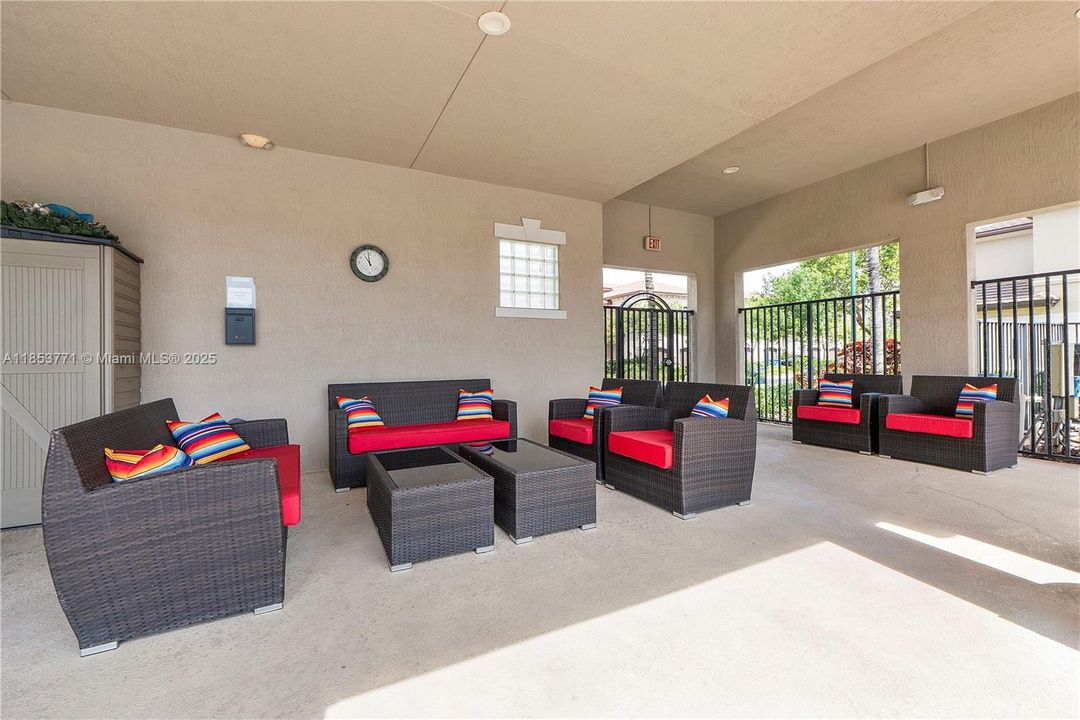 Recently Sold: $519,900 (3 beds, 2 baths, 1303 Square Feet)