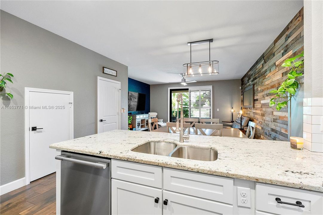 Recently Sold: $519,900 (3 beds, 2 baths, 1303 Square Feet)