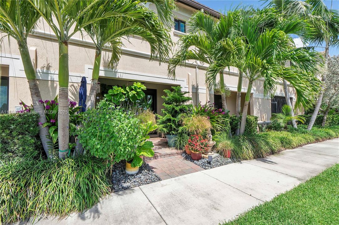 Recently Sold: $519,900 (3 beds, 2 baths, 1303 Square Feet)