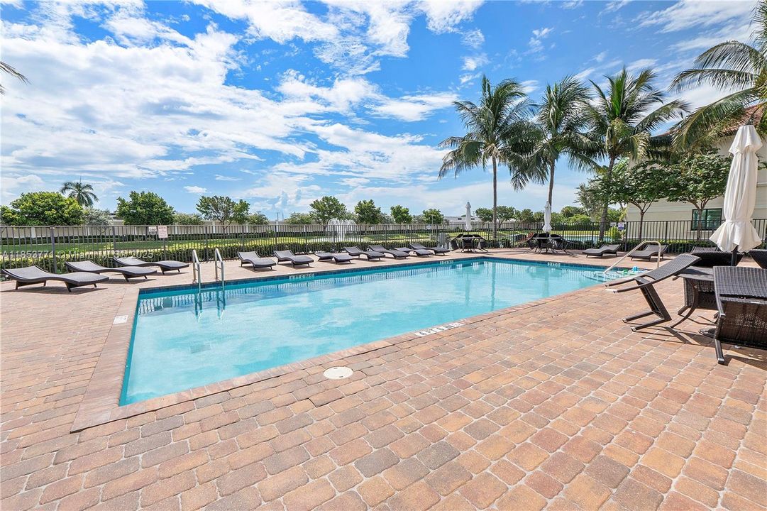 Recently Sold: $519,900 (3 beds, 2 baths, 1303 Square Feet)