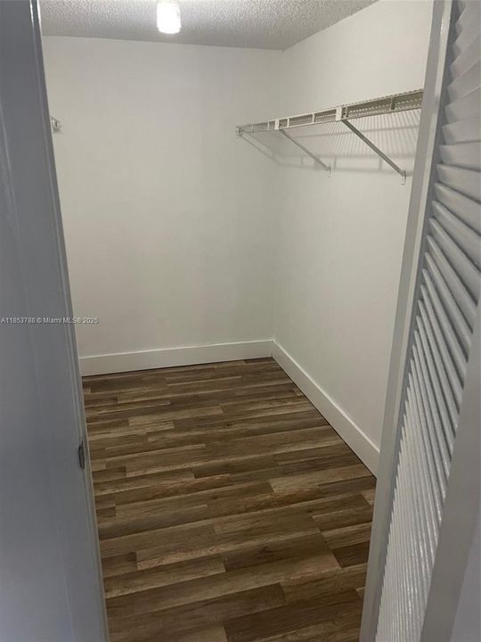 For Sale: $205,000 (2 beds, 2 baths, 990 Square Feet)