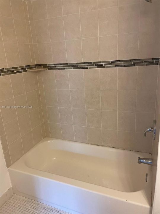 For Sale: $205,000 (2 beds, 2 baths, 990 Square Feet)