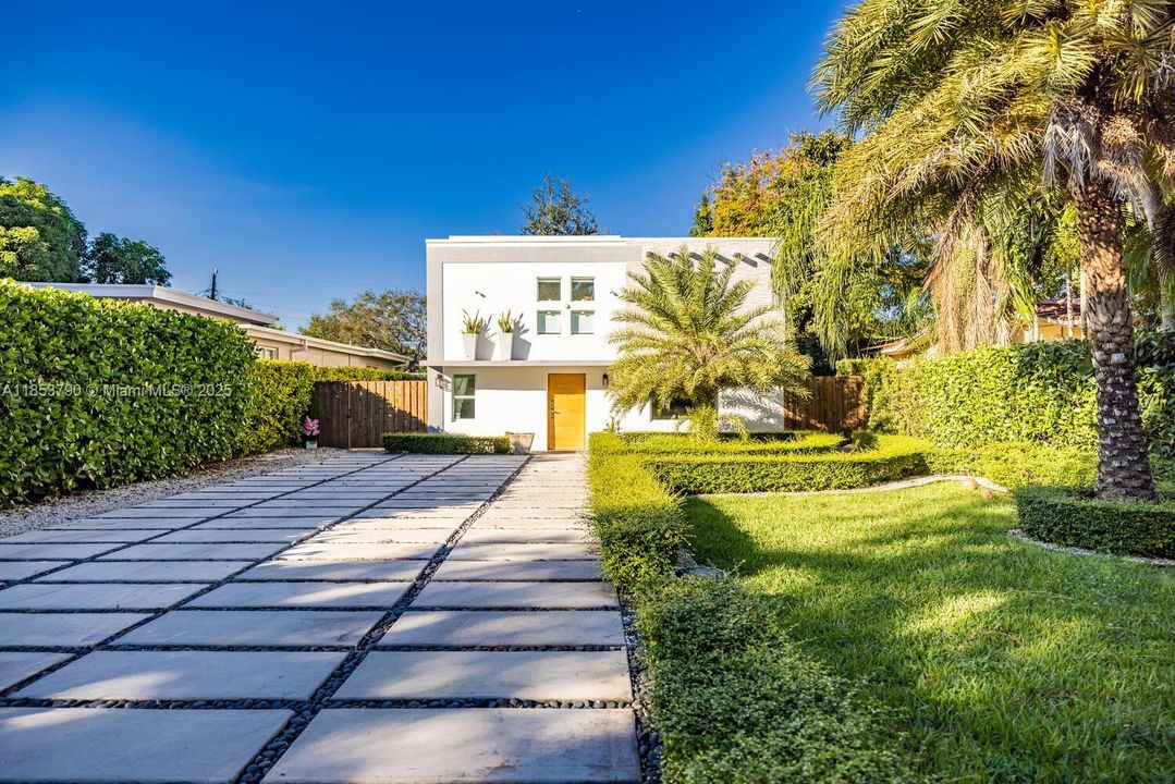 待售: $1,200,000 (4 贝兹, 3 浴室, 1838 平方英尺)