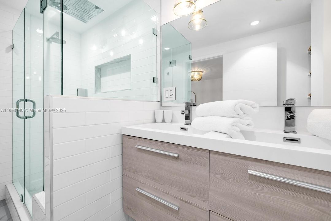 待售: $1,200,000 (4 贝兹, 3 浴室, 1838 平方英尺)