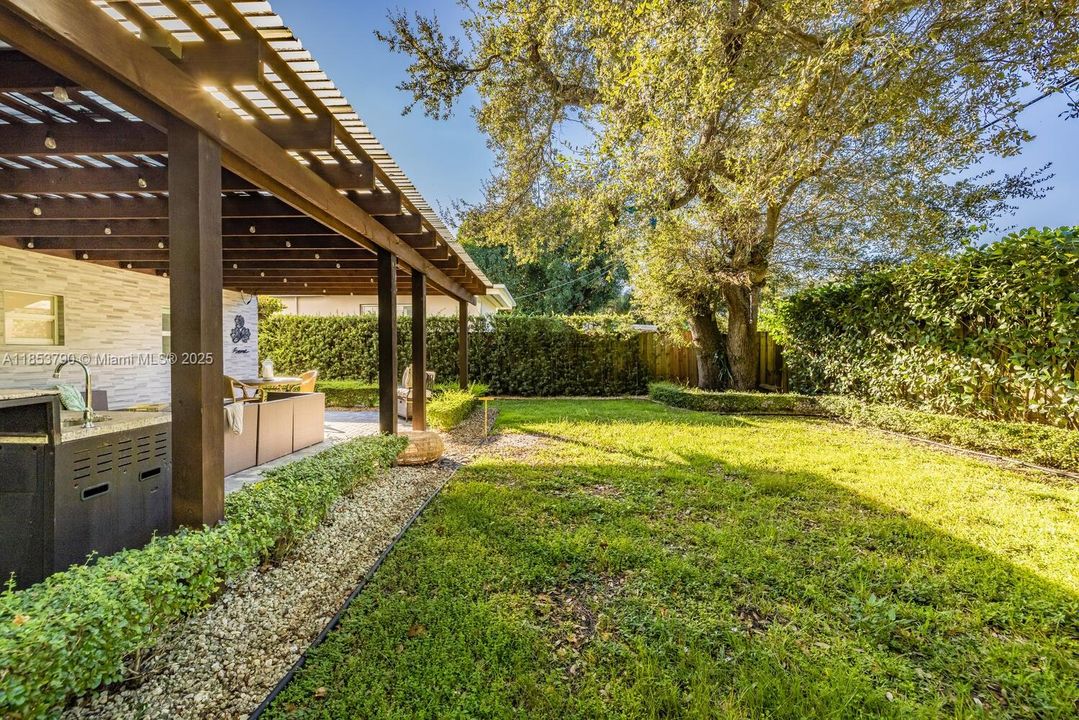 待售: $1,200,000 (4 贝兹, 3 浴室, 1838 平方英尺)