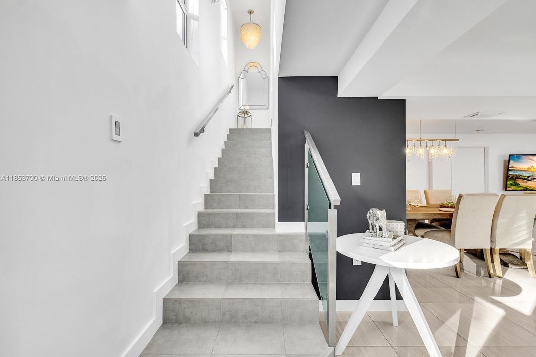 待售: $1,200,000 (4 贝兹, 3 浴室, 1838 平方英尺)