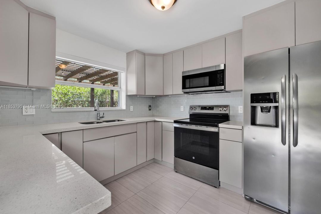 待售: $1,200,000 (4 贝兹, 3 浴室, 1838 平方英尺)