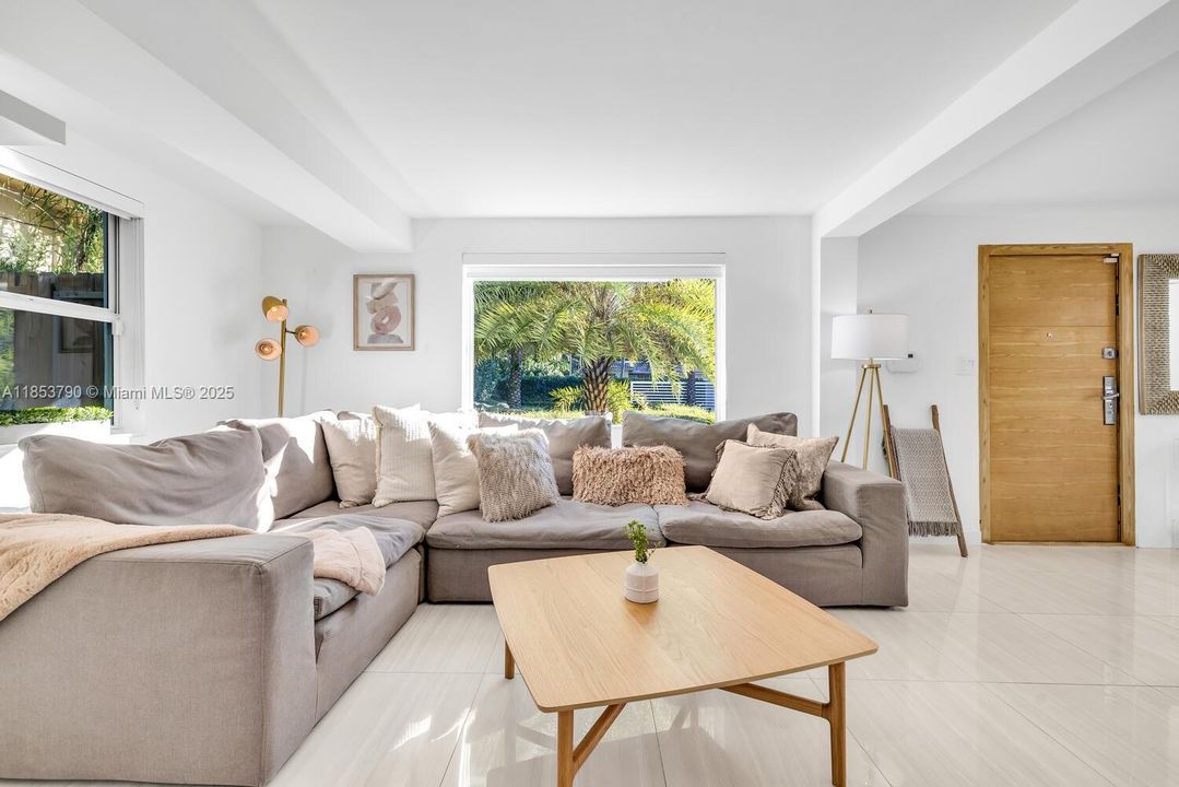 待售: $1,200,000 (4 贝兹, 3 浴室, 1838 平方英尺)