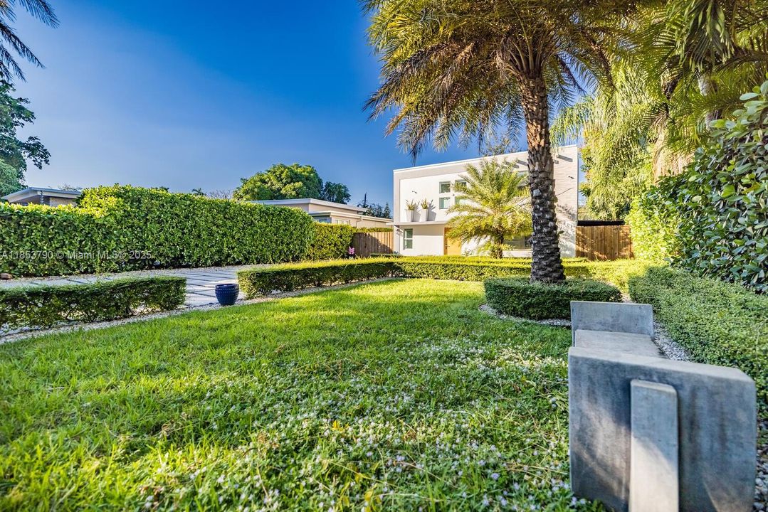 待售: $1,200,000 (4 贝兹, 3 浴室, 1838 平方英尺)