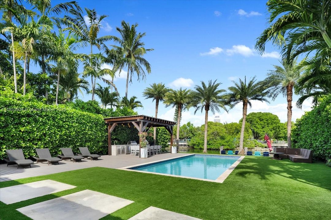 На продажу: $8,999,000 (4 спален, 4 ванн, 3451 Квадратных фут)