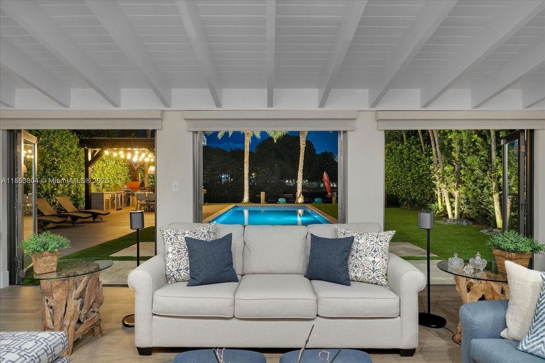 На продажу: $8,999,000 (4 спален, 4 ванн, 3451 Квадратных фут)