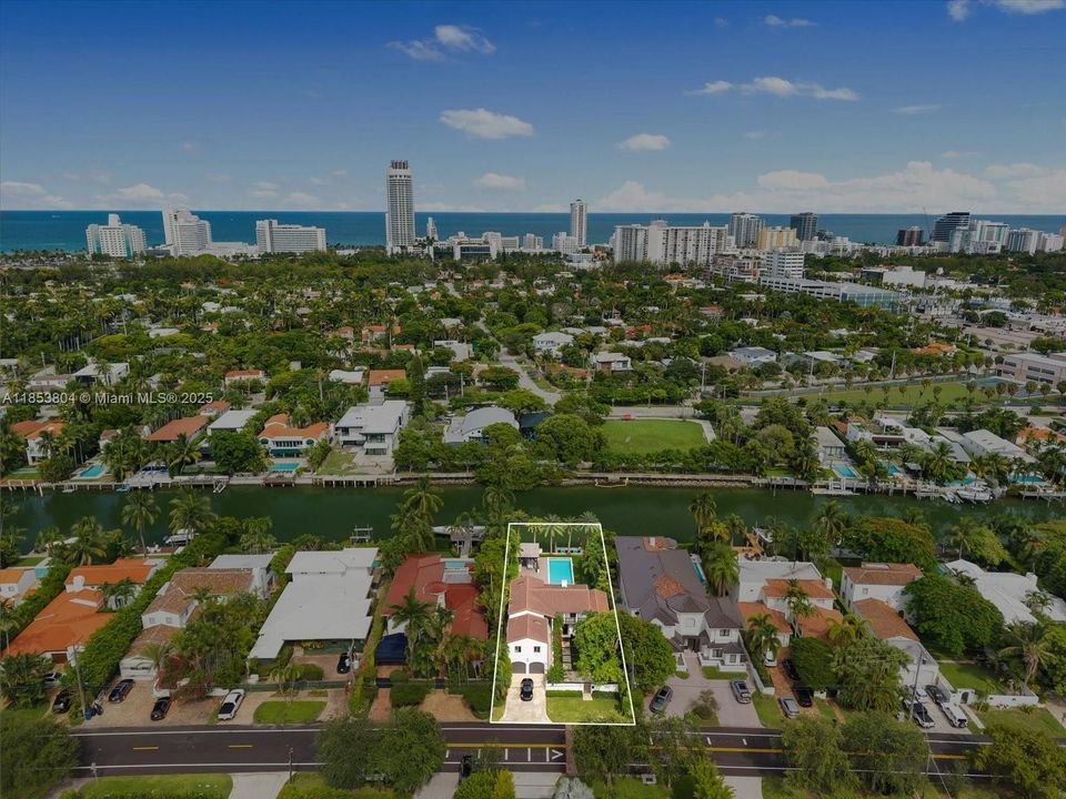 На продажу: $8,999,000 (4 спален, 4 ванн, 3451 Квадратных фут)