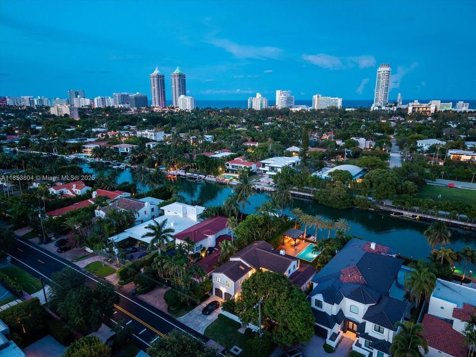 На продажу: $8,999,000 (4 спален, 4 ванн, 3451 Квадратных фут)