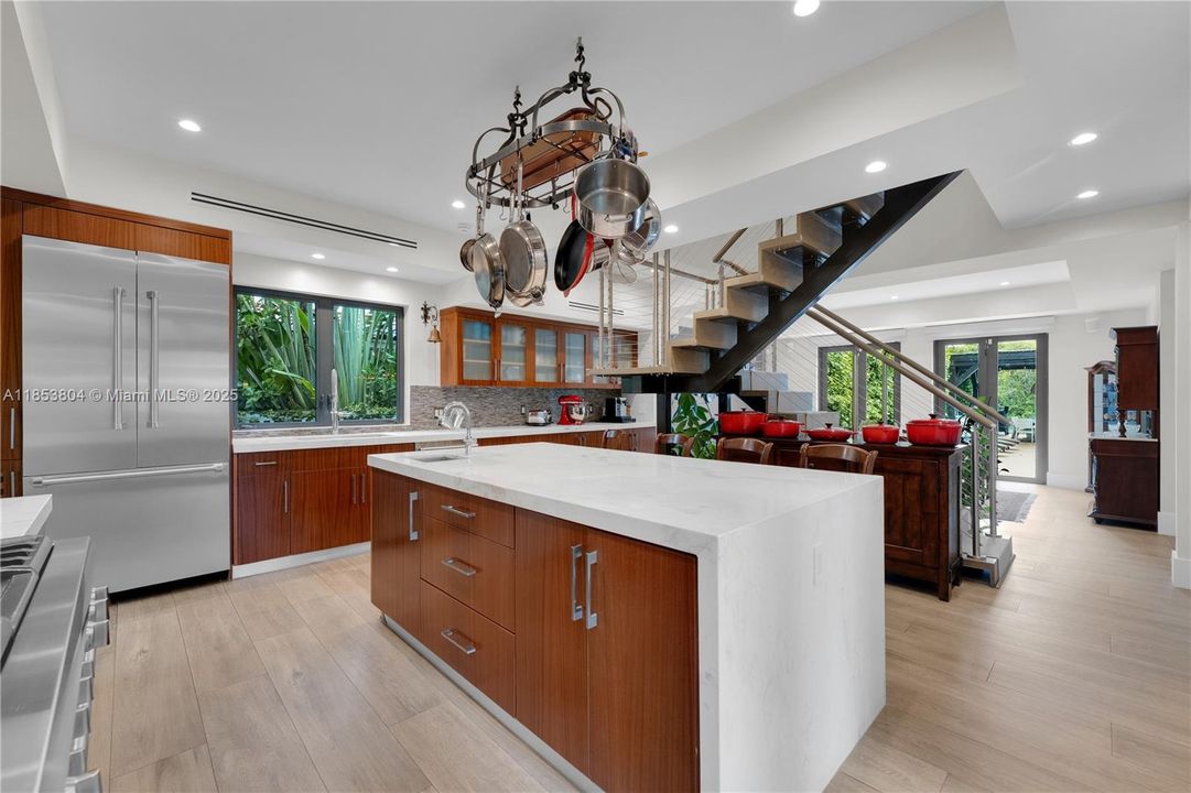 На продажу: $8,999,000 (4 спален, 4 ванн, 3451 Квадратных фут)