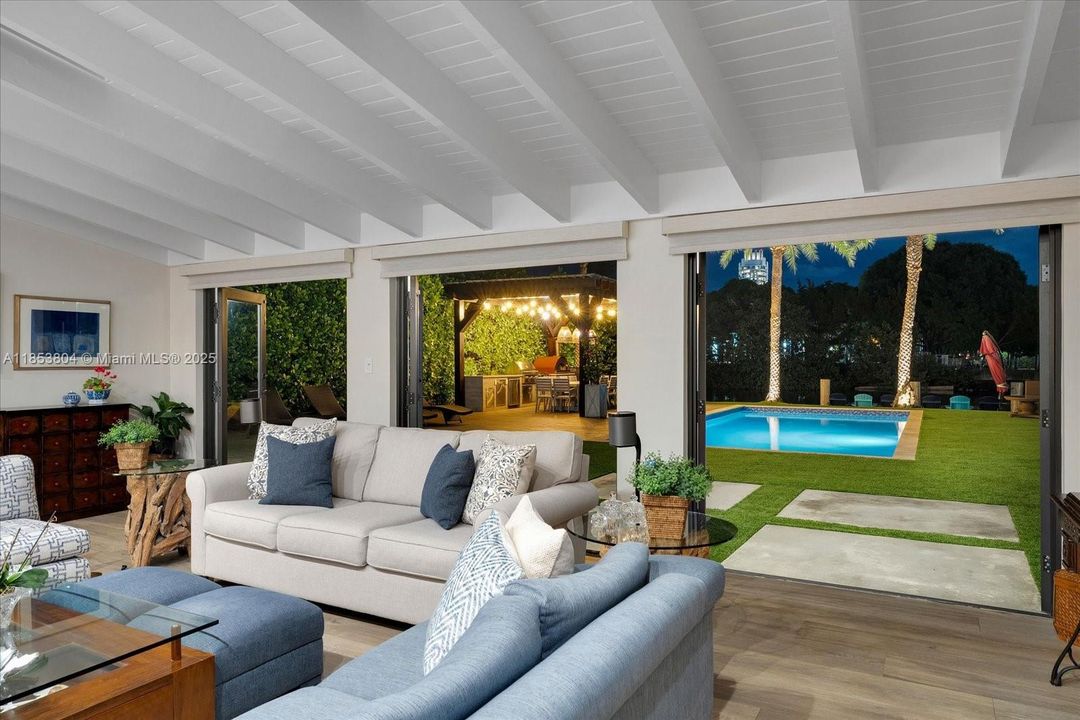 На продажу: $8,999,000 (4 спален, 4 ванн, 3451 Квадратных фут)