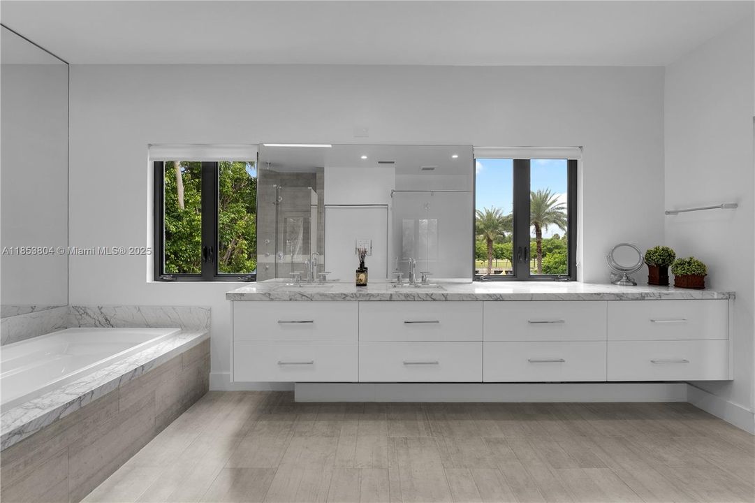 На продажу: $8,999,000 (4 спален, 4 ванн, 3451 Квадратных фут)