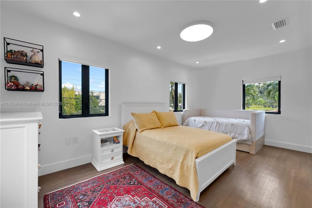 На продажу: $8,999,000 (4 спален, 4 ванн, 3451 Квадратных фут)