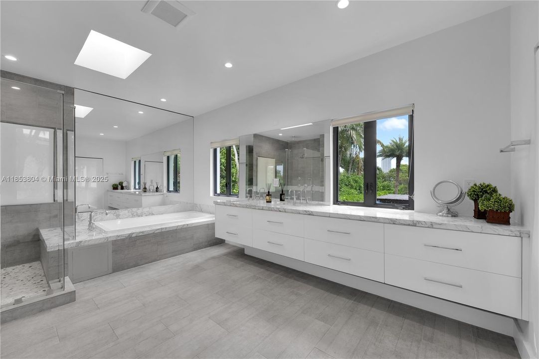 На продажу: $8,999,000 (4 спален, 4 ванн, 3451 Квадратных фут)