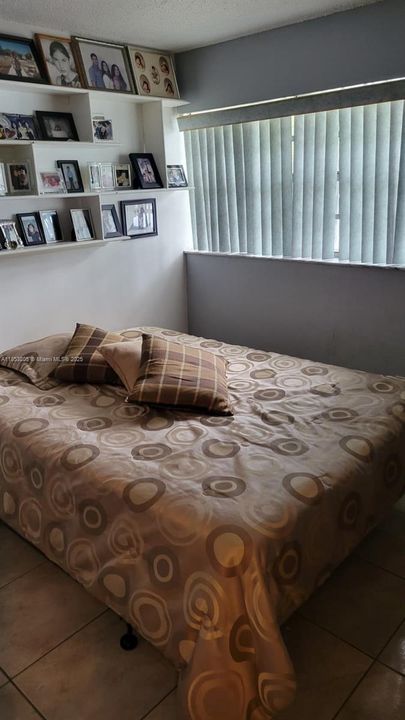 待售: $610,000 (4 贝兹, 2 浴室, 1209 平方英尺)