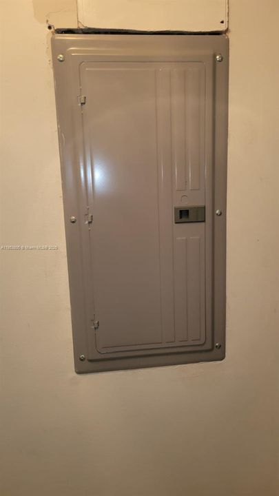 待售: $610,000 (4 贝兹, 2 浴室, 1209 平方英尺)