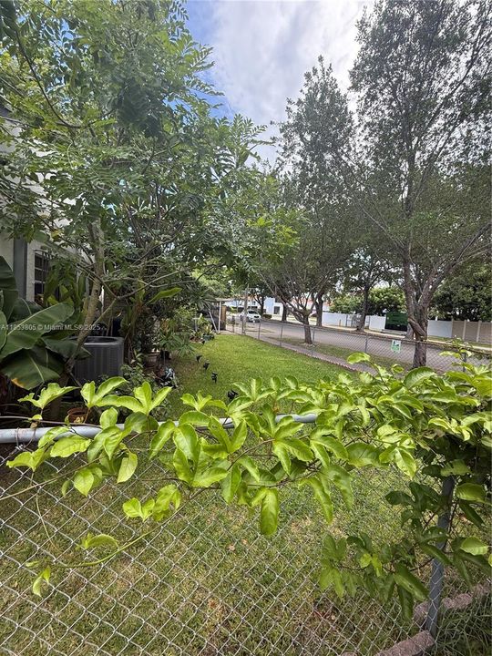 待售: $610,000 (4 贝兹, 2 浴室, 1209 平方英尺)