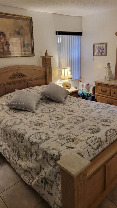 待售: $610,000 (4 贝兹, 2 浴室, 1209 平方英尺)