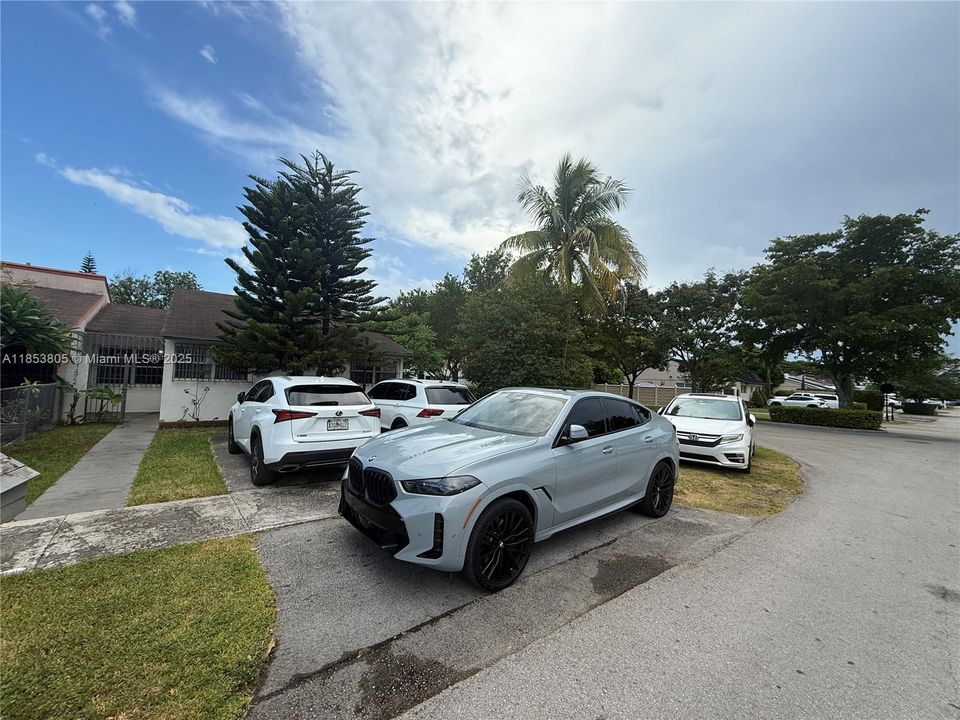 待售: $610,000 (4 贝兹, 2 浴室, 1209 平方英尺)