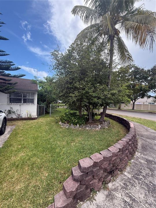 待售: $610,000 (4 贝兹, 2 浴室, 1209 平方英尺)