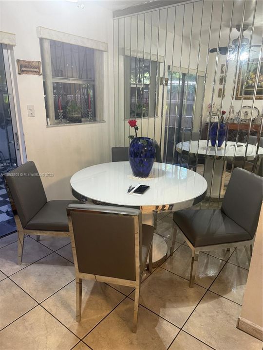 待售: $610,000 (4 贝兹, 2 浴室, 1209 平方英尺)