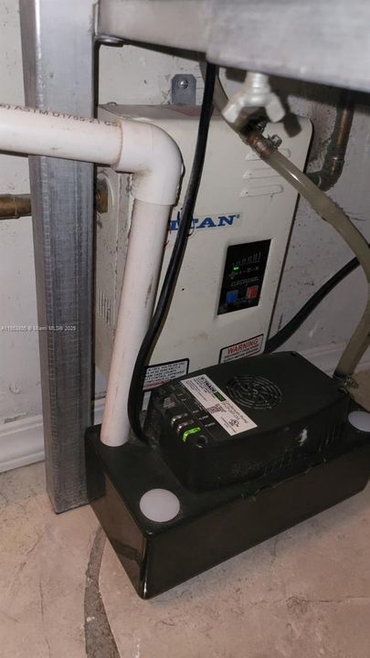 待售: $610,000 (4 贝兹, 2 浴室, 1209 平方英尺)