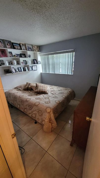 待售: $610,000 (4 贝兹, 2 浴室, 1209 平方英尺)